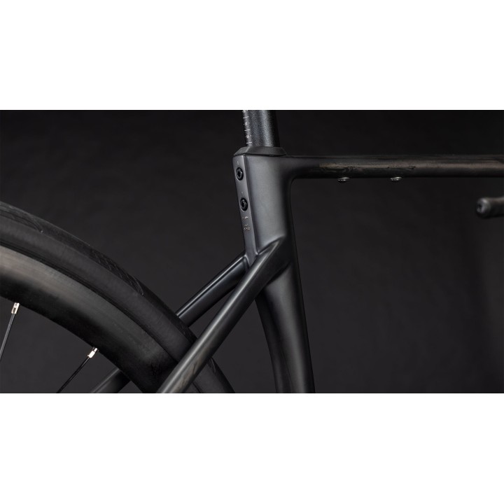 CUBE ATTAIN C:62 RACE BLACKLINE 2026| Accessoires et équipements pour vélo